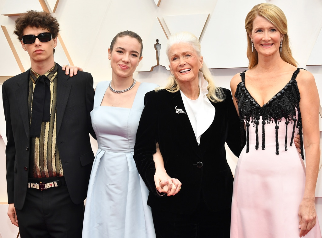 Laura Dern Arrives at the 2020 Oscars With Her Mother Diane Ladd - E